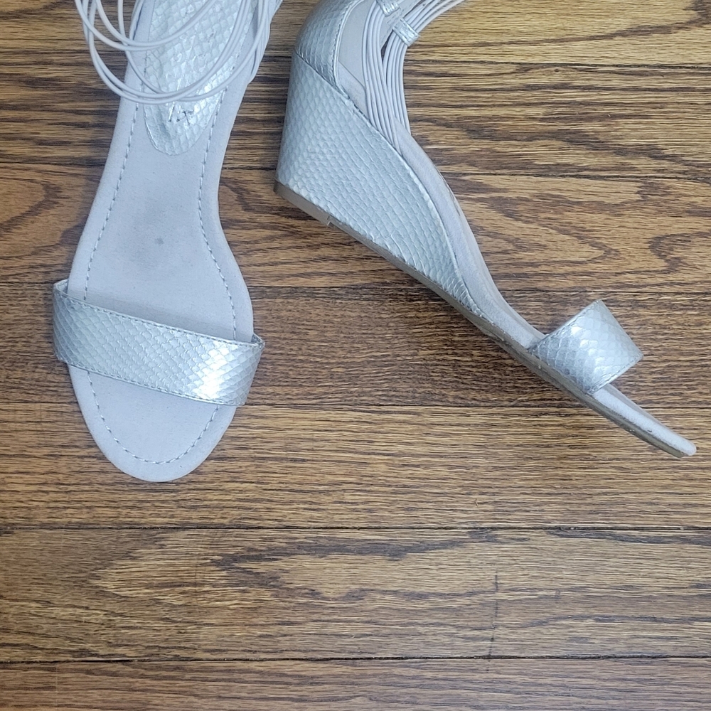 Shoes - Picture 4 of 15